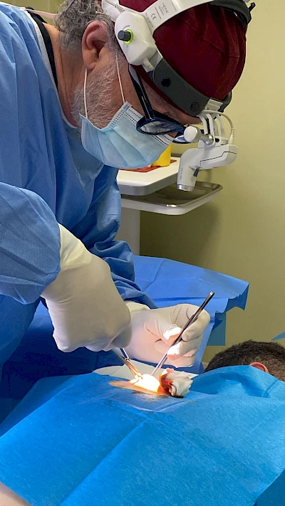 Dermatologia: Asportazione chirurgica del melanoma.